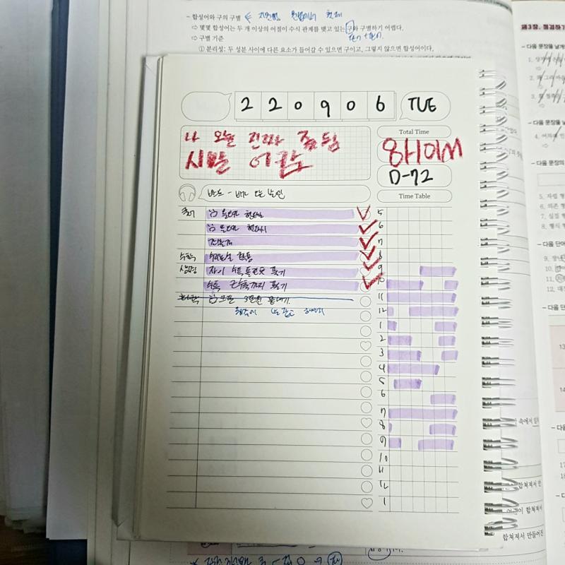 좆됐다고 이유는 내가 원래 수학 뜨는데 수학을 맞아버렸거든 이유는 내가 멘탈이 유리멘탈이라 번부터 쎄하더니 틀렸지 뭐야 근데 오늘 엄마가 상담하러 학교에 갔어 그래서 존나