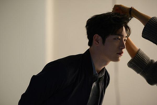 서강준 눈동자 색도 밝아서 예쁜 진짜 예쁜 남자라는 말에 어울림