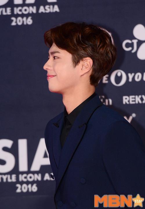 박보검 분도 진짜 예쁜 얼굴 수트랑 캐주얼 어울리는