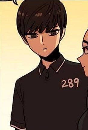 진짜 언니 클로즈업 컷이 정도는 필요해 너무 잘생겼어 빛이 나는 외모를 어디서 빛이 나지 않니 눈에 초점 없는거 뭔가 멋있고 퇴폐미 넘쳐서 너무 멋있어 근데 초점 있는 눈으로