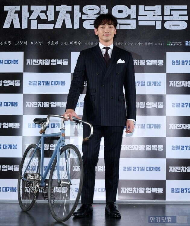 이은하 미소를 띄우고 나를 보낸 모습처럼 브금과 함께 듣는다면 어울릴지도 모르겠죠 요즘은 약간 옛날 노래들을 듣고있어요 정말 좋더라구요 제가 요즘 좋아하는 연예인이십니다 그런데