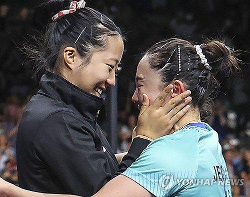 신유빈 너무 좋아 사진 볼때마다 '어렵게 고백 받아준 어린 여친' 이라는 망상기사제목이 떠오름